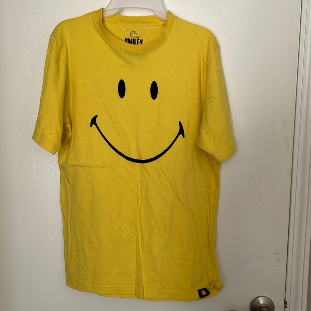 Pull&Bear Smiley Size S T Shirt (fits medium)